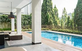 Mentari Hill View Villa 8 Bedrooms With A Private Heated Swimming Pool And A Movie Room And A Billiard Table